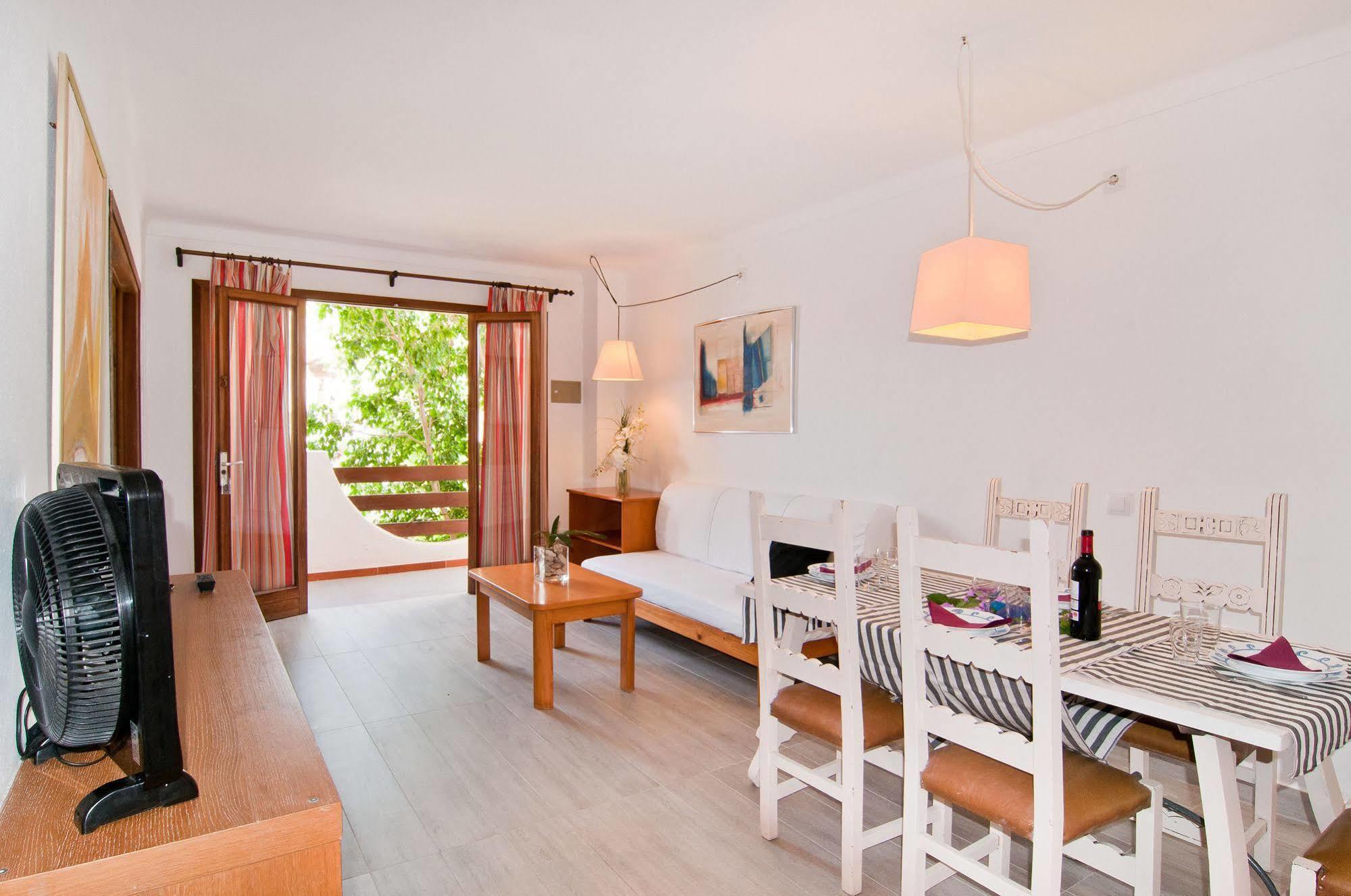 Apartamentos Estanques Colonia de Sant Jordi ภายนอก รูปภาพ
