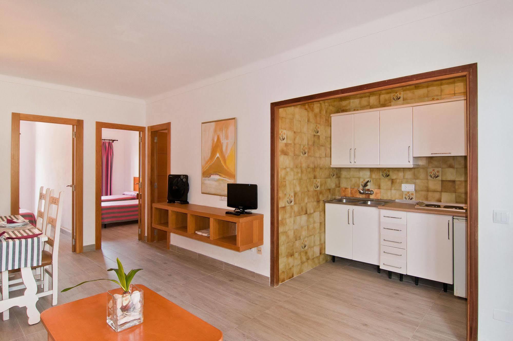 Apartamentos Estanques Colonia de Sant Jordi ภายนอก รูปภาพ